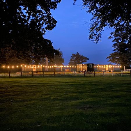 The Shepherds Huts & The Well Lodge At Ormesby Manor Ormesby Saint Michael Esterno foto