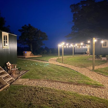 The Shepherds Huts & The Well Lodge At Ormesby Manor Ormesby Saint Michael Esterno foto
