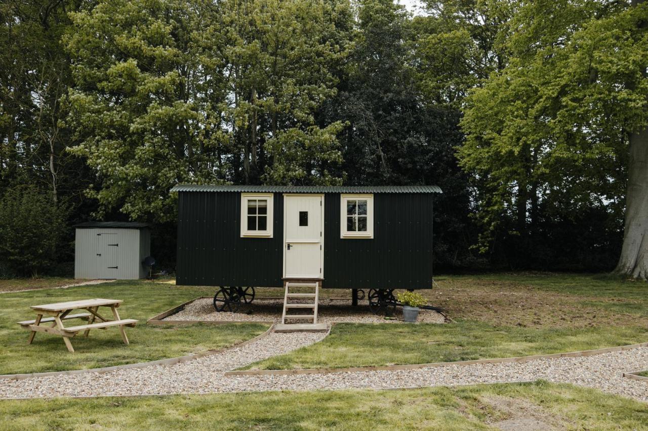 The Shepherds Huts & The Well Lodge At Ormesby Manor Ormesby Saint Michael Esterno foto