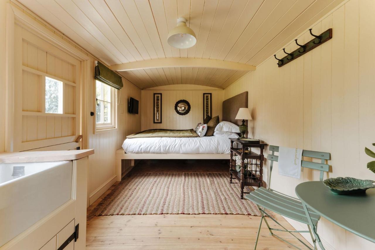 The Shepherds Huts & The Well Lodge At Ormesby Manor Ormesby Saint Michael Esterno foto